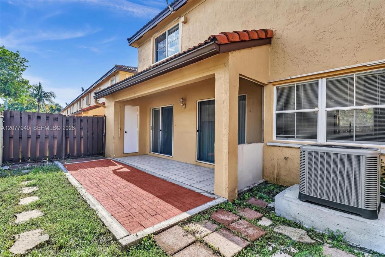 13949 N Forest Oak Cir, Davie, FL 33325 Photo