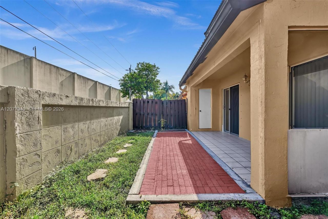 13949 N Forest Oak Cir, Davie, FL 33325 Photo