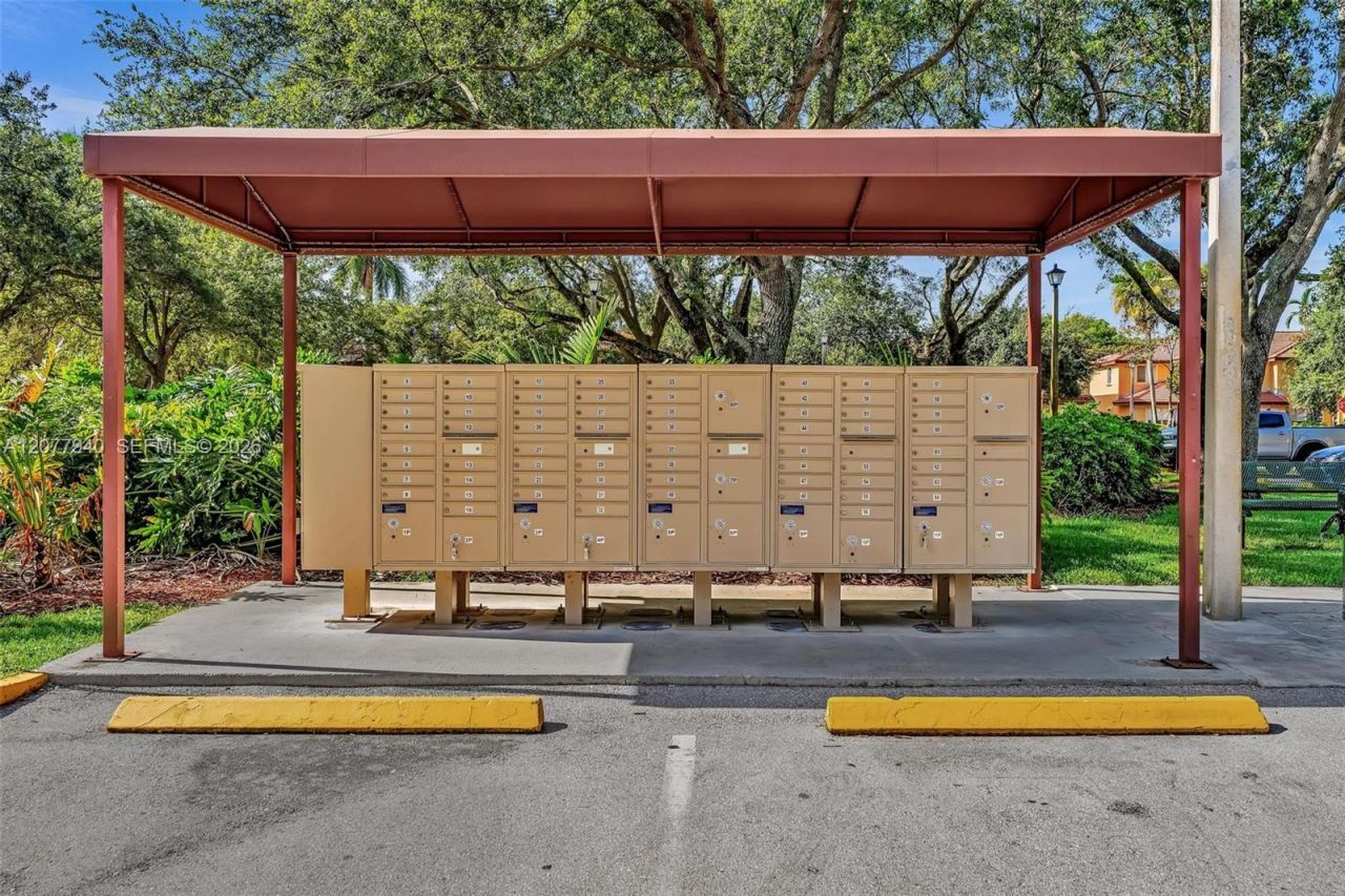 13949 N Forest Oak Cir, Davie, FL 33325 Photo