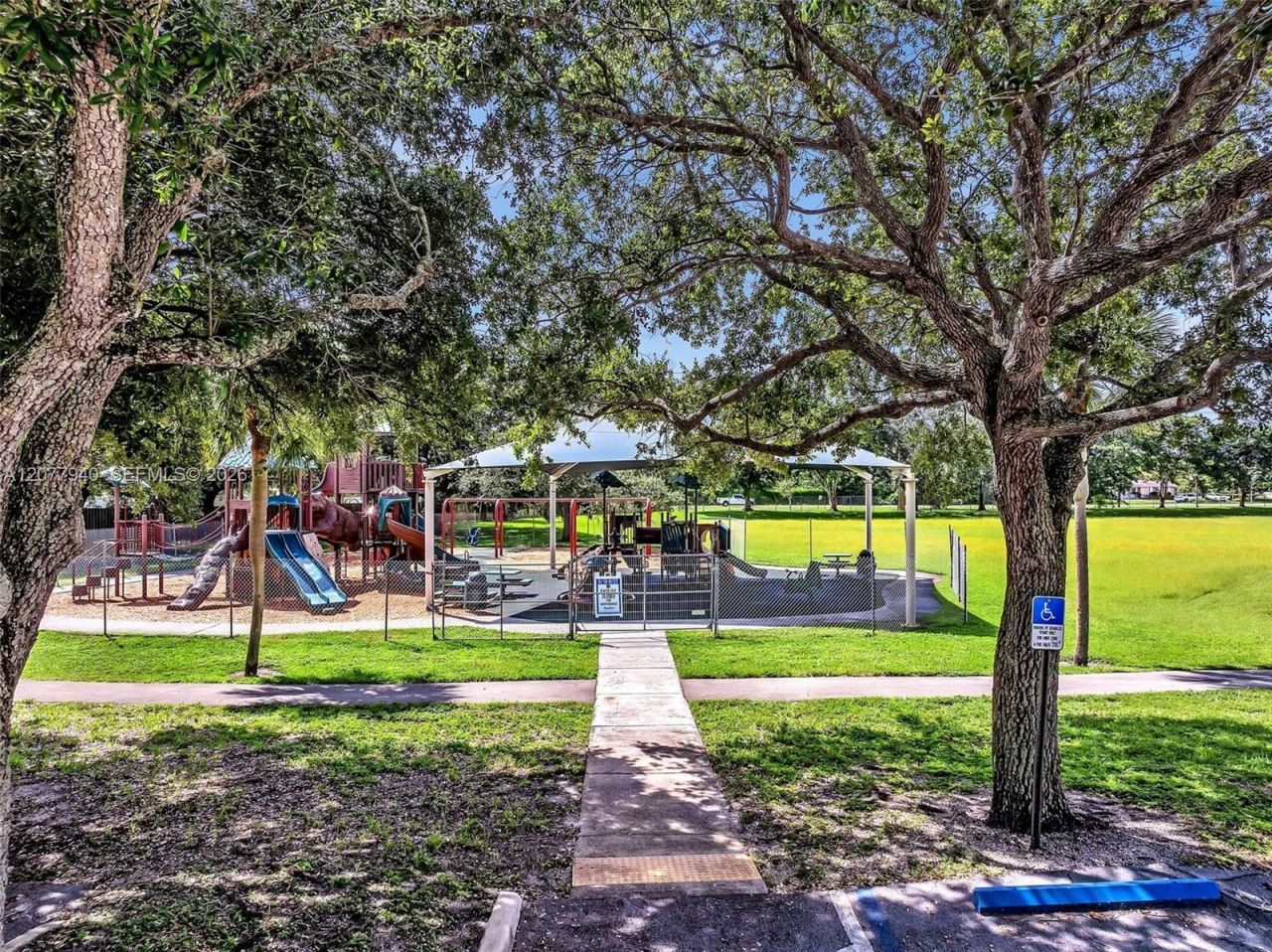 13949 N Forest Oak Cir, Davie, FL 33325 Photo