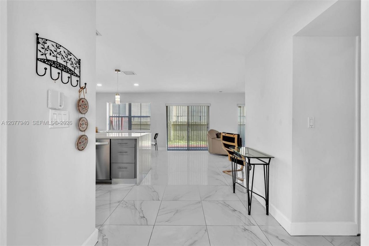 13949 N Forest Oak Cir, Davie, FL 33325 Photo