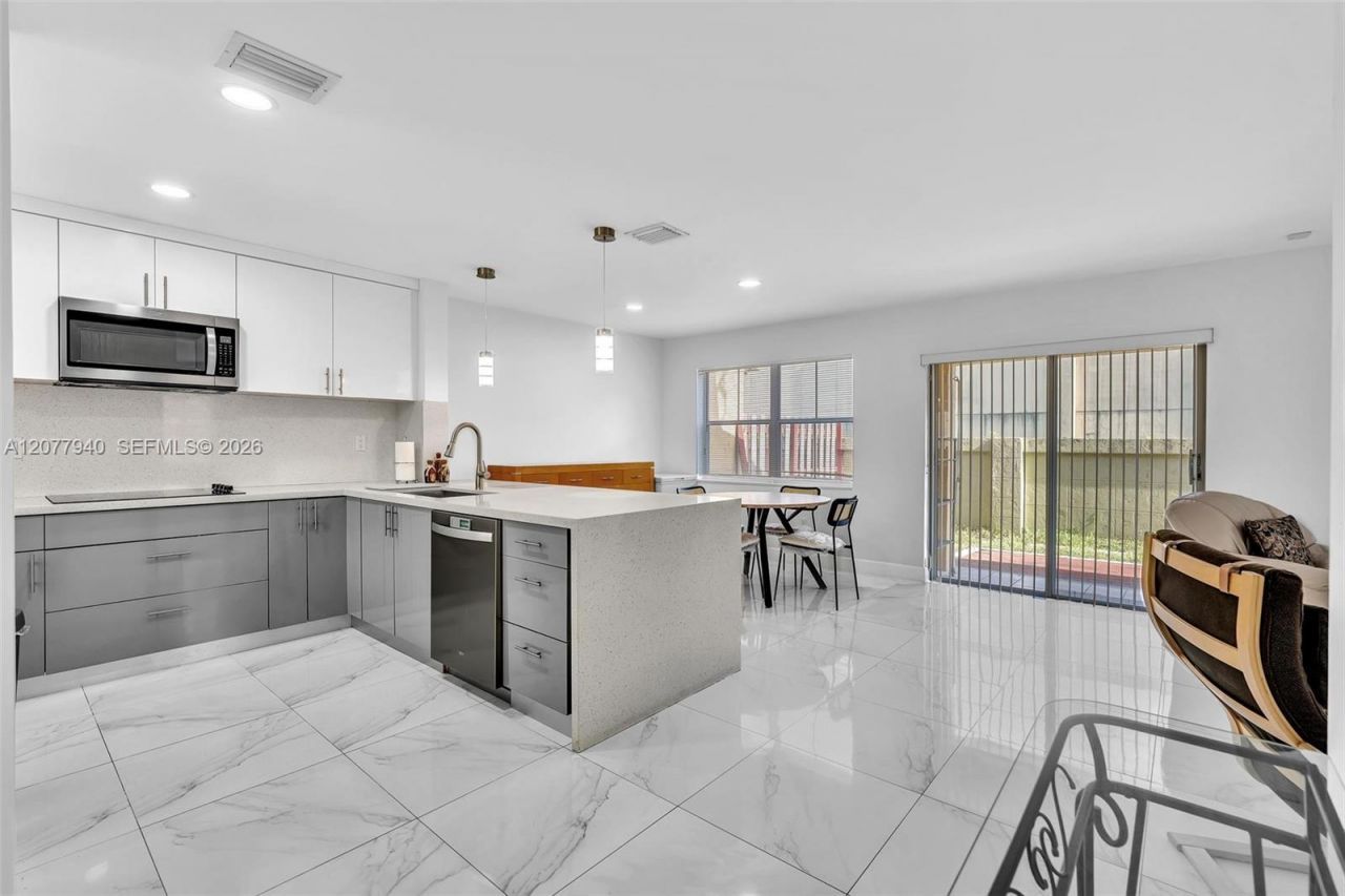 13949 N Forest Oak Cir, Davie, FL 33325 Photo