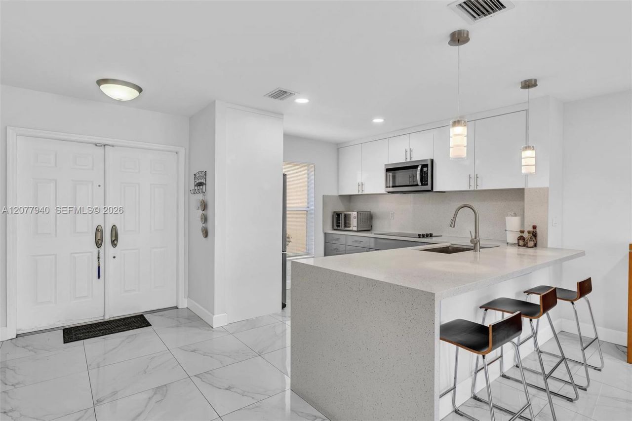 13949 N Forest Oak Cir, Davie, FL 33325 Photo