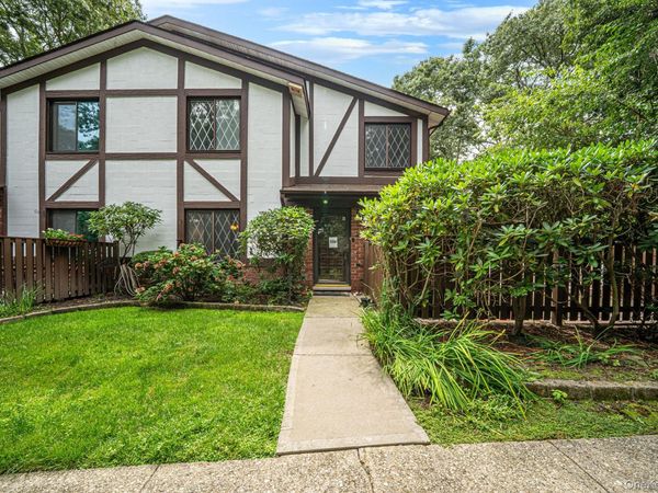 415 Clubhouse , Unit 51, Coram, NY 11727