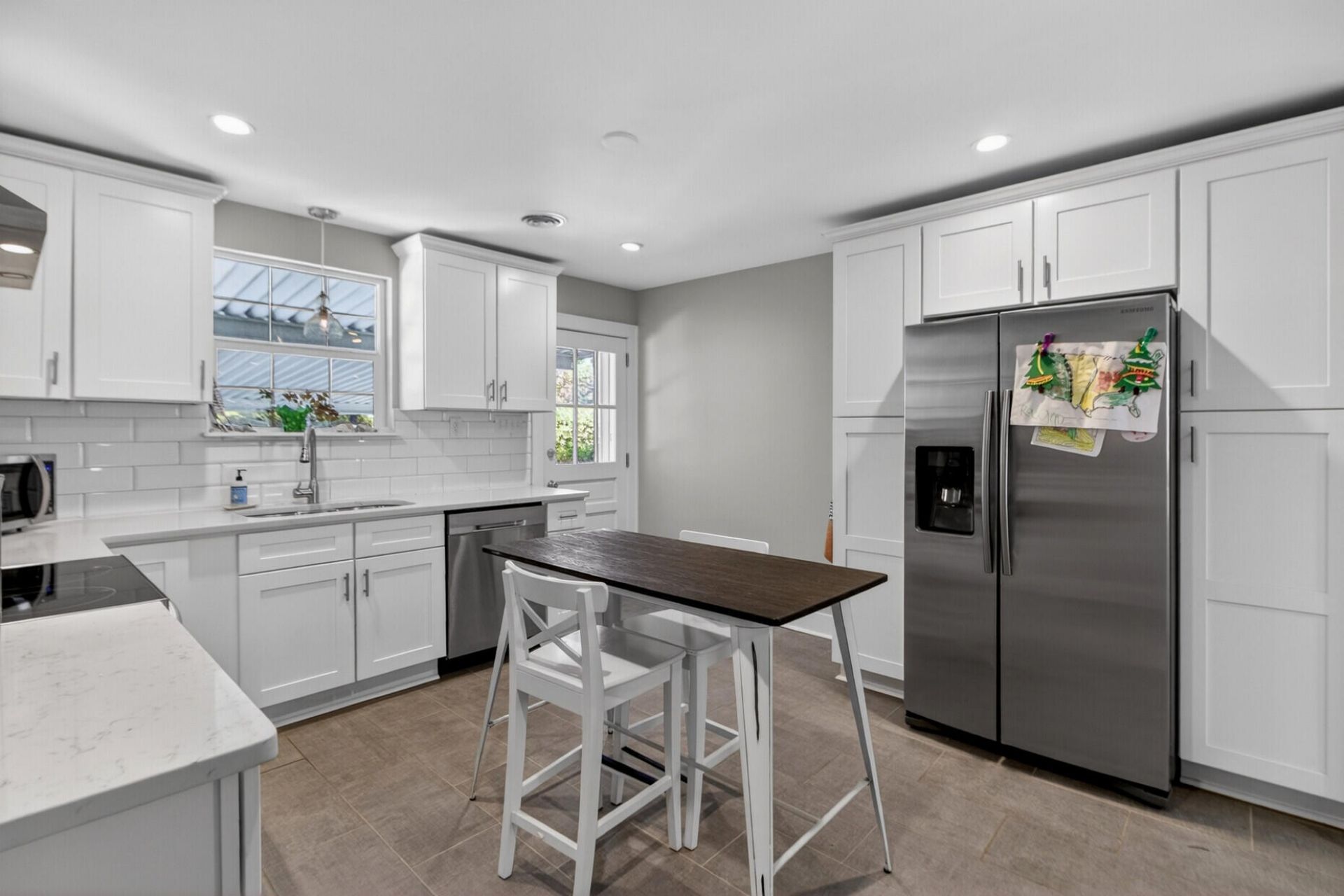 537 St. Andrew's Boulevard Photo 12