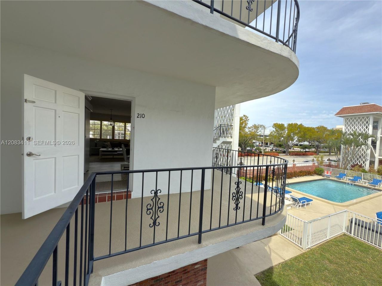 2340 NE 9th St , Unit 210, Fort Lauderdale, FL 33304 Photo
