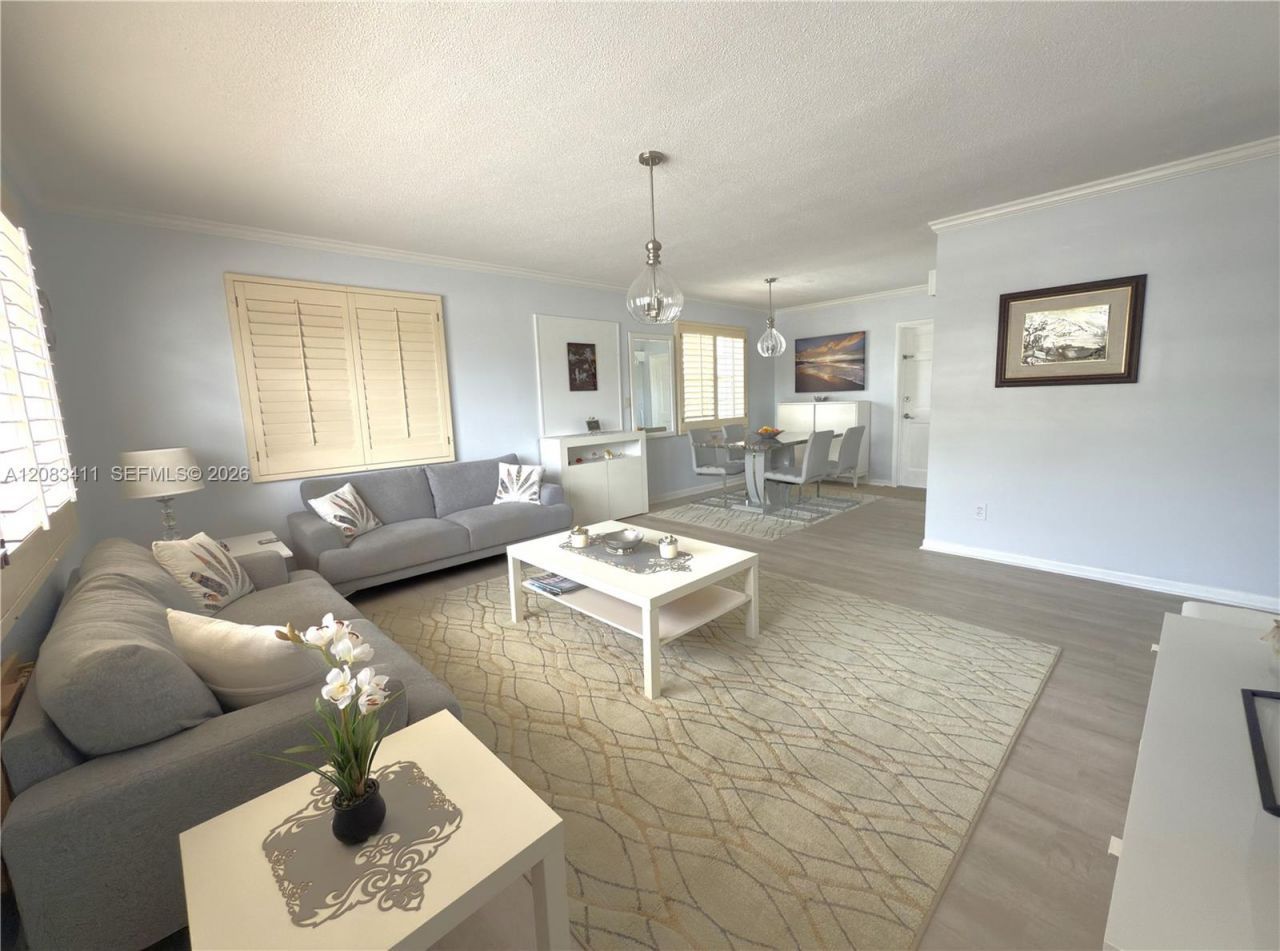 2340 NE 9th St , Unit 210, Fort Lauderdale, FL 33304 Photo