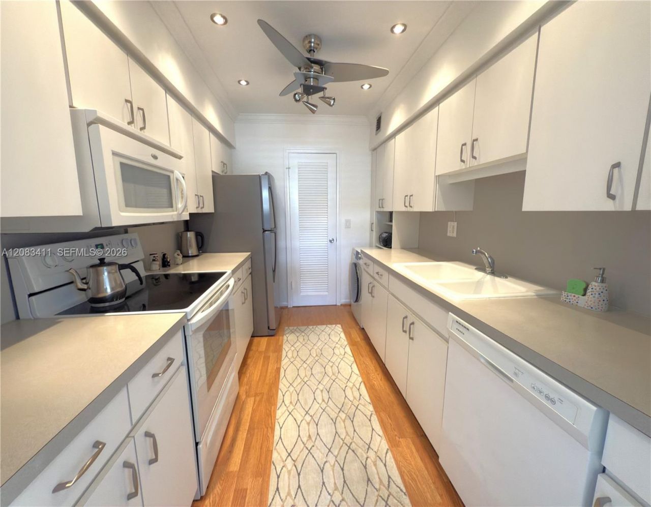 2340 NE 9th St , Unit 210, Fort Lauderdale, FL 33304 Photo