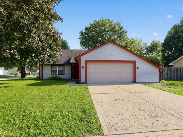 8325 Farmhill Road , Indianapolis, IN 46231