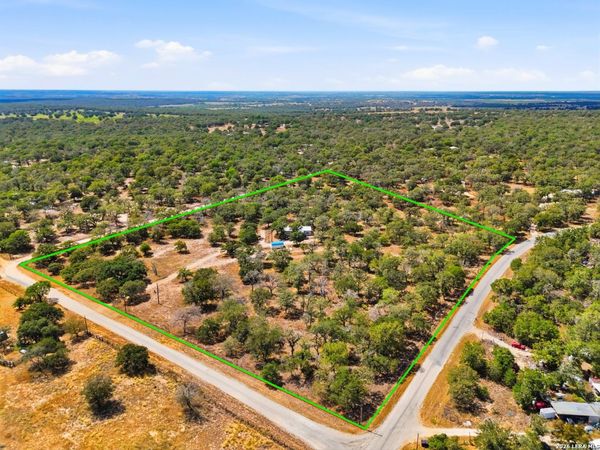 100 SANDY OAK LN, Stockdale, TX 78160