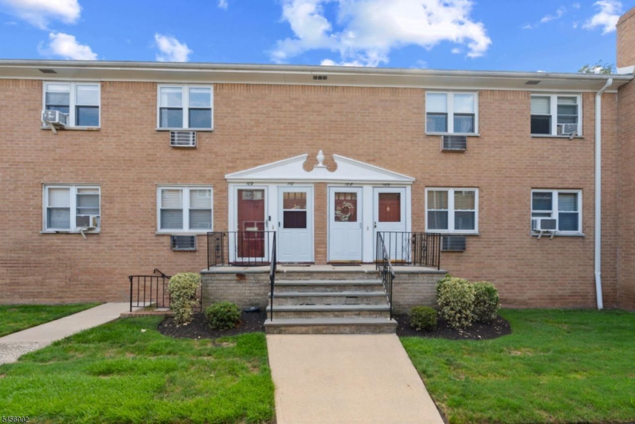 725 Joralemon St, Belleville, NJ 07109 Main Photo