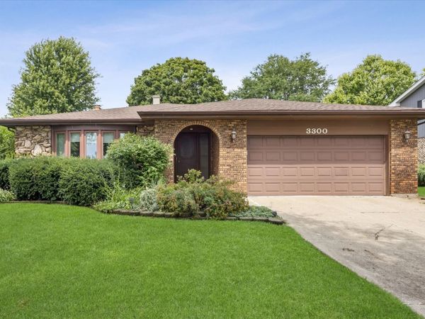 3300 Ailsworth Court, Darien, IL 60561