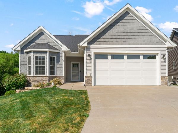 1600 Irish Woods Circle , Davenport, IA 52807