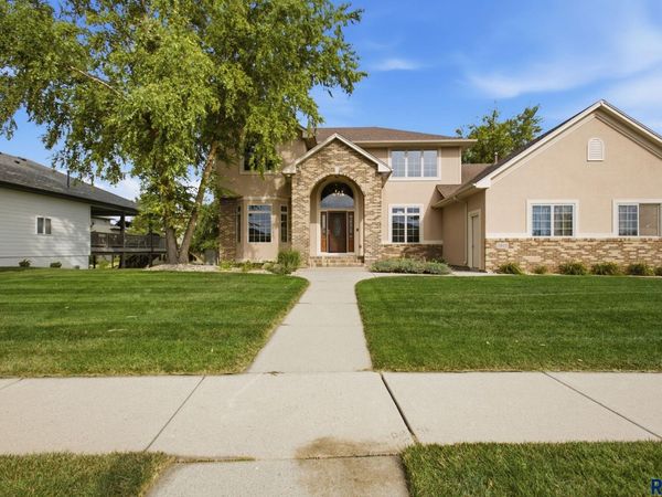 2612 S Camden Ave, Sioux Falls, SD 57106
