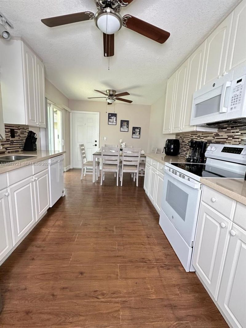 177 Dove Cir , Royal Palm Beach, FL 33411 Photo