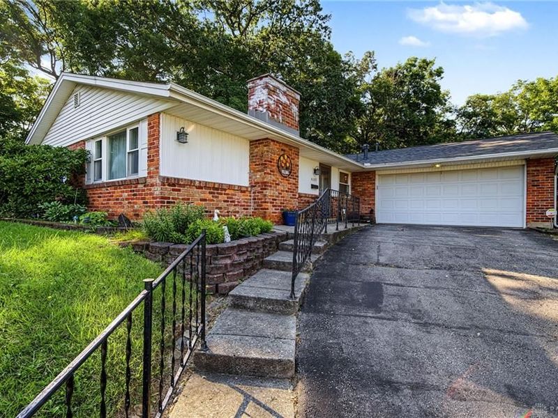 6182 Teagarden Circle, West Carrollton, OH 45449 Photo 2