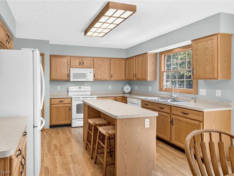 32079 Country Club Drive, Avon Lake, OH 44012 Photo 12