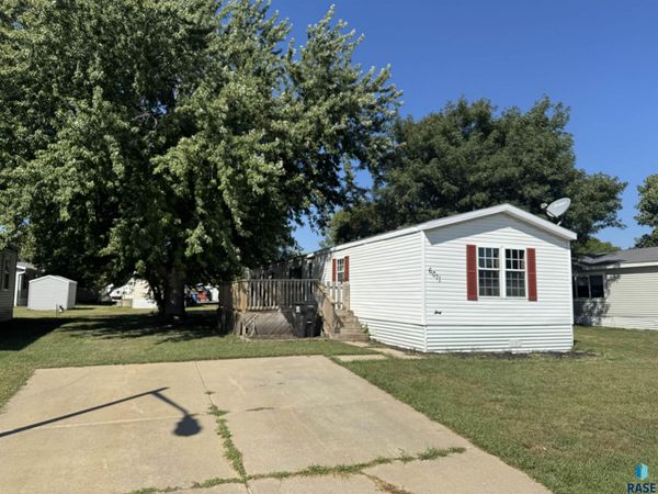 6011 S Canterbury Pl, Sioux Falls, SD 57106