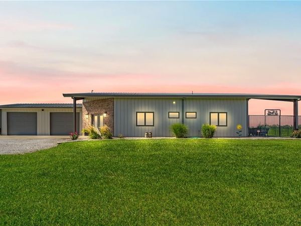 1482 N 300th Road, Baldwin City, KS 66006