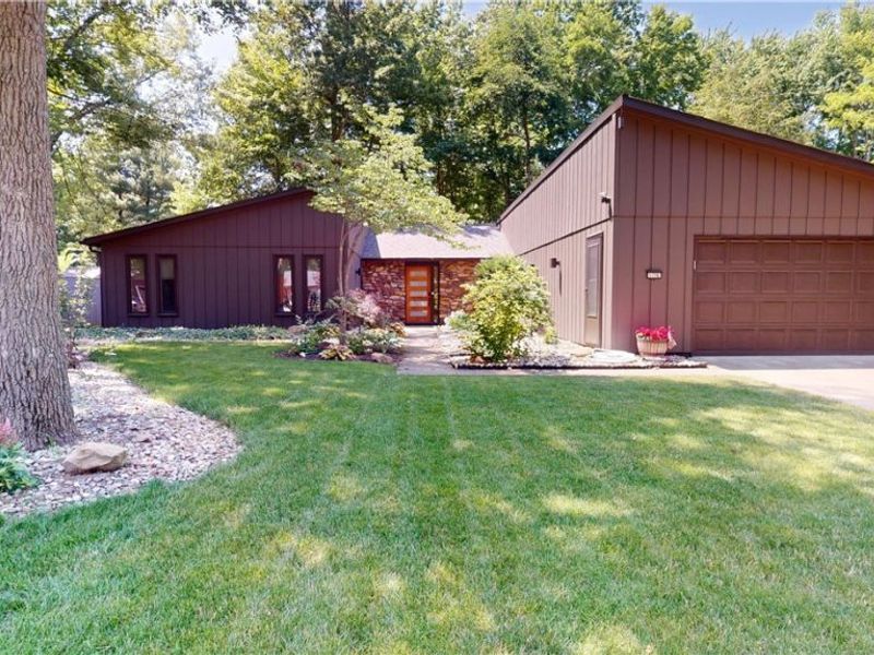 5726 Rock Point Circle, North Ridgeville, OH 44039 Photo 2