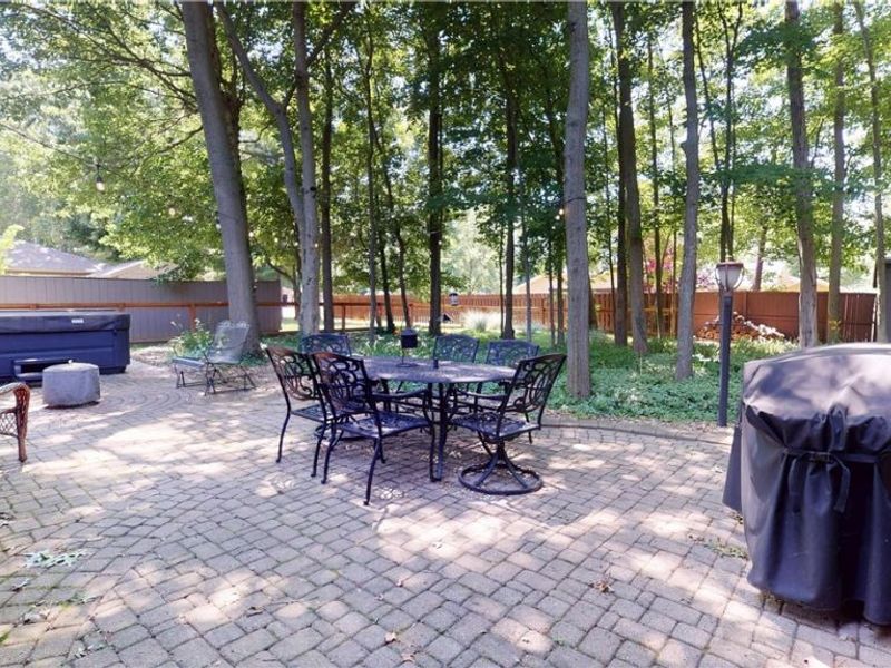 5726 Rock Point Circle, North Ridgeville, OH 44039 Photo 4