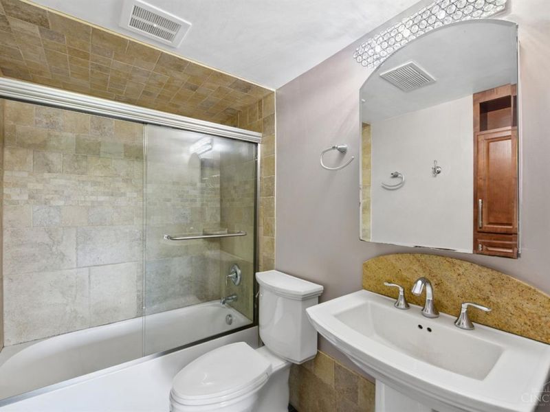880 Rue De La Paix, Unit A5, Cincinnati, OH 45220 Photo 26