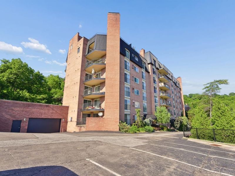 880 Rue De La Paix, Unit A5, Cincinnati, OH 45220 Photo 3