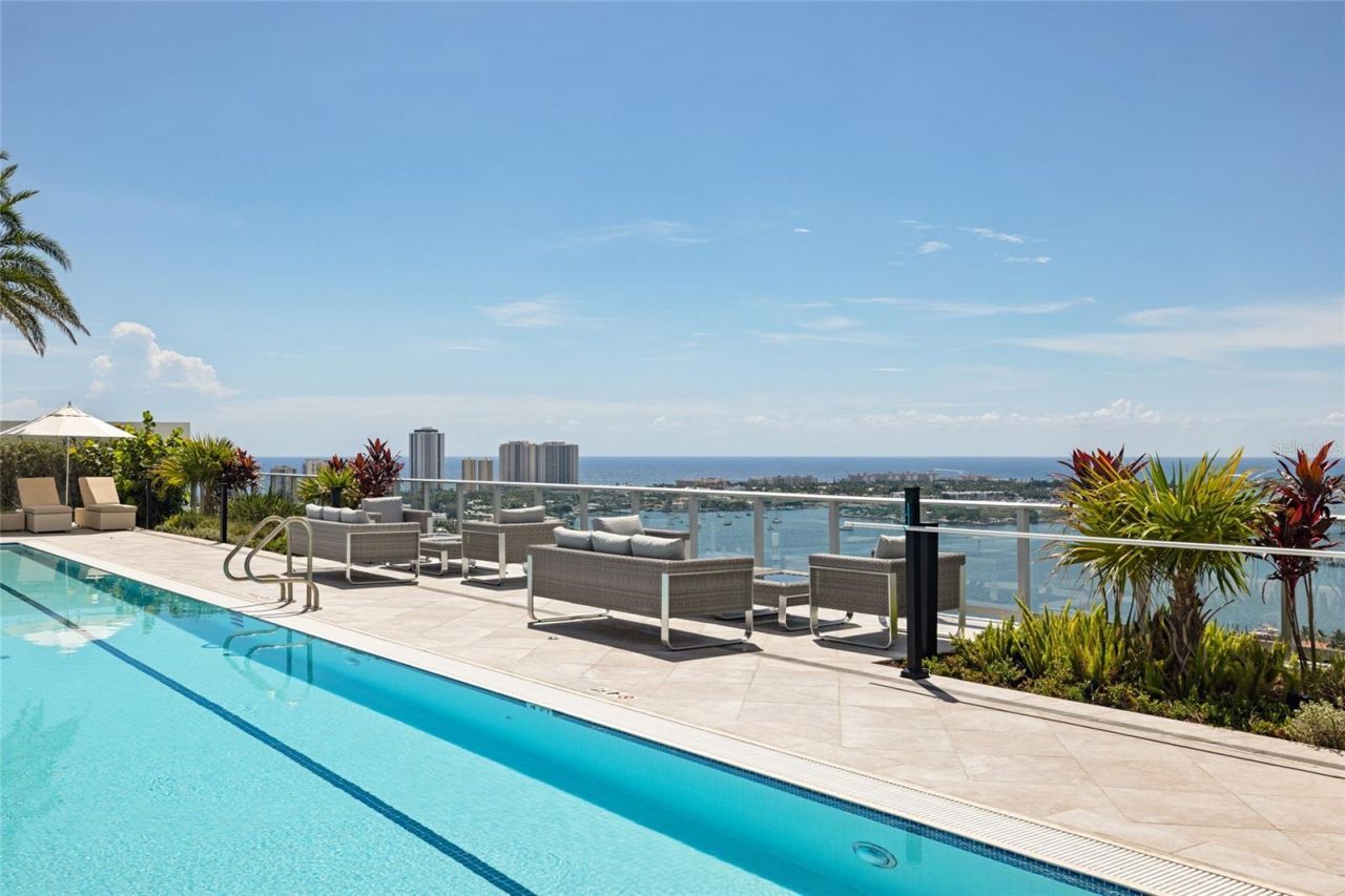 220 Lake Shore Drive, Unit 704, Lake Park, FL 33403 Photo