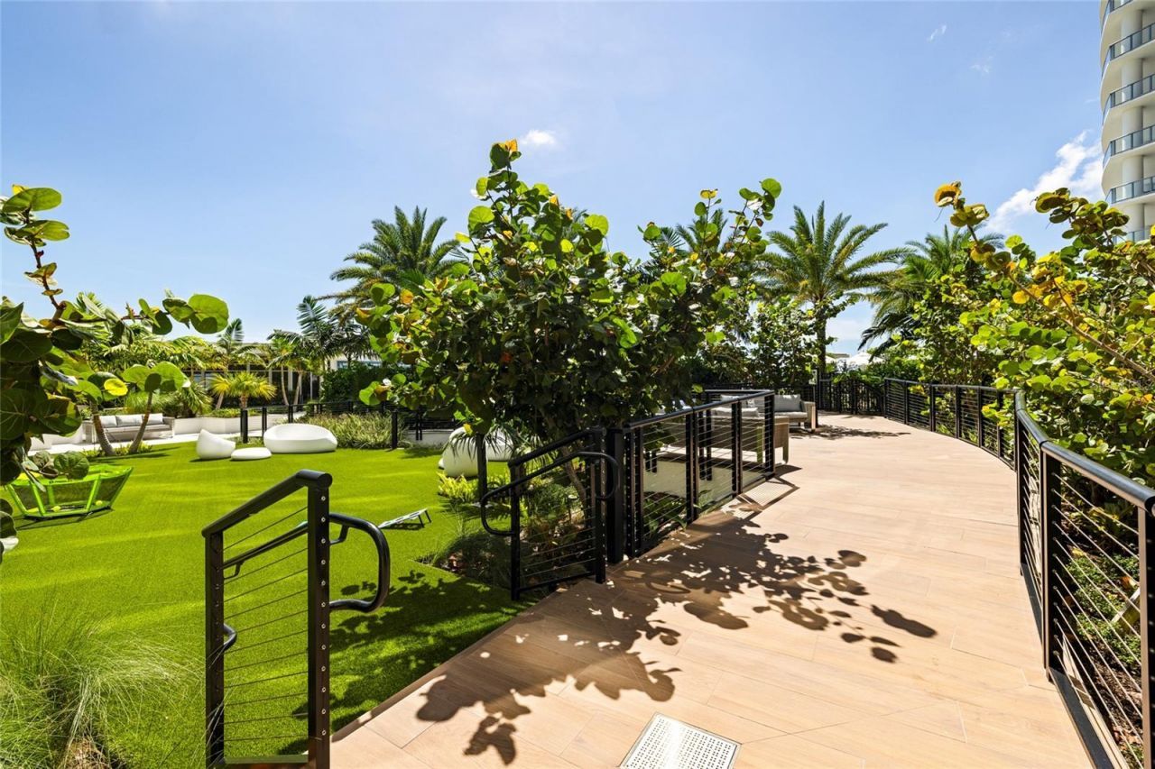 220 Lake Shore Drive, Unit 704, Lake Park, FL 33403 Photo