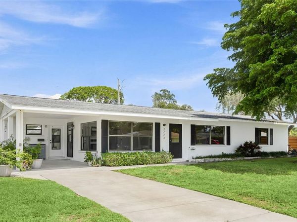2723 LYNNHURST STREET , SARASOTA, FL 34239