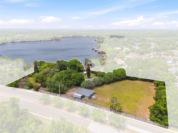 4910 E LAKE DRIVE , WINTER SPRINGS, FL 32708