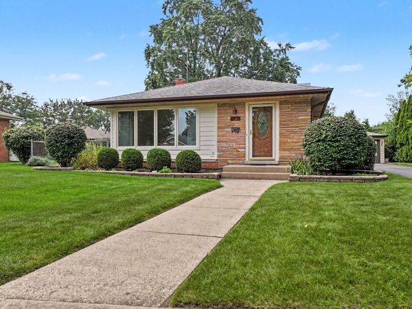 112 N Reuter Drive , Arlington Heights, IL 60005