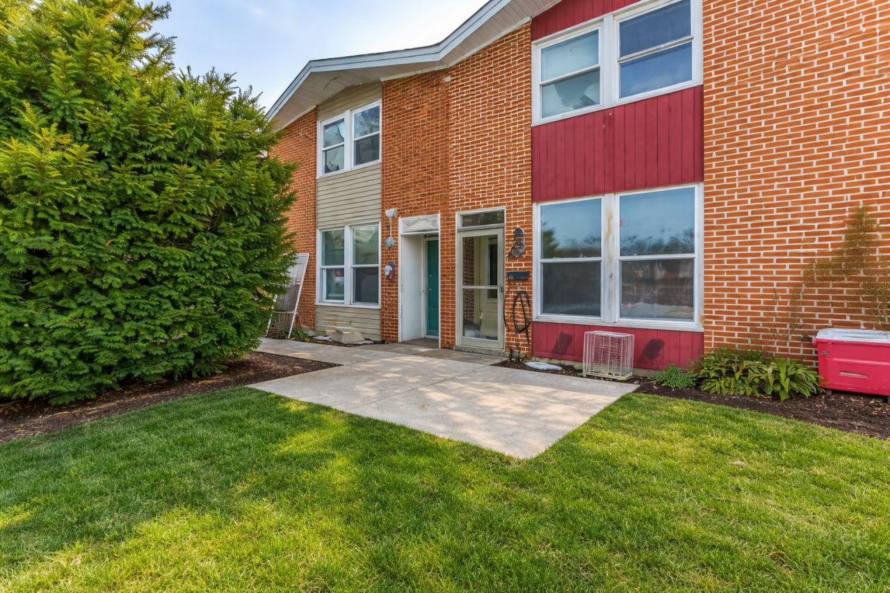 1370 Fargo Avenue, Unit E, Des Plaines, IL 60018 Main Photo