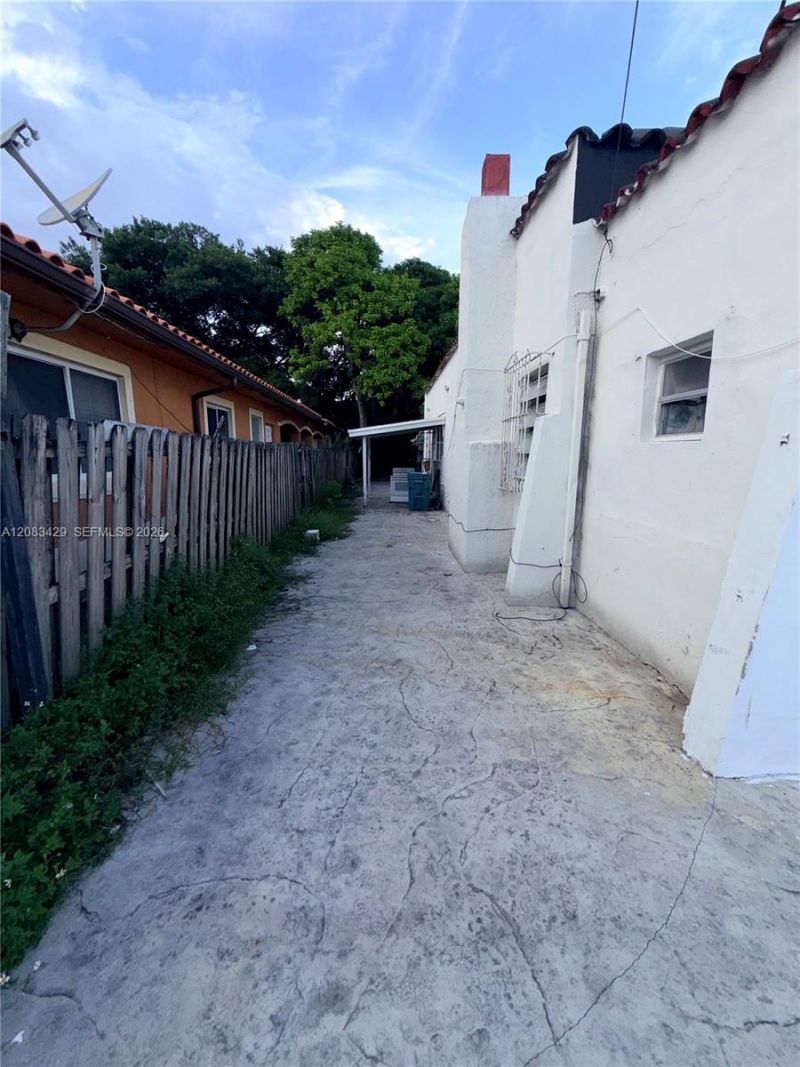 1829 NW 5th St , Miami, FL 33125 Photo
