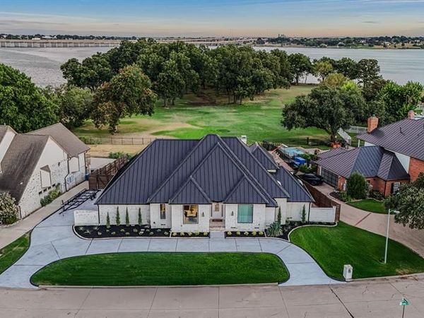 28 Victoria Drive, Rowlett, TX 75088