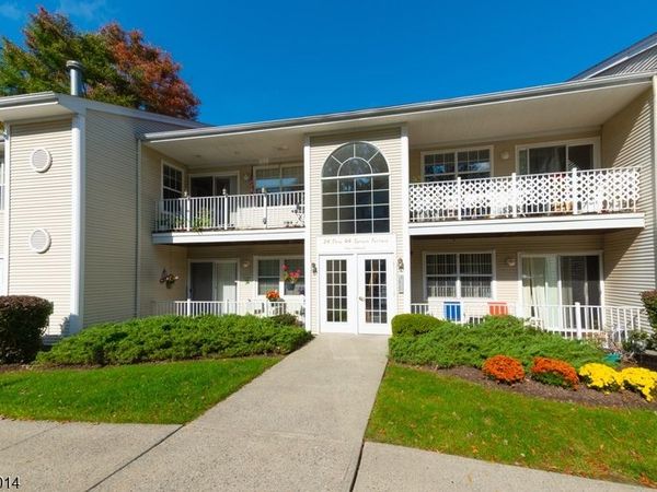 24 Spruce Ter, Mount Arlington, NJ 07856