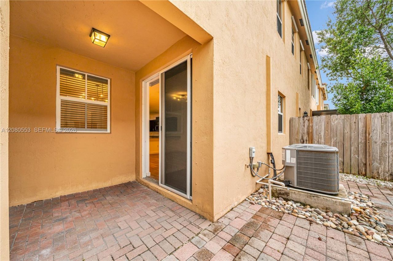 1426 SE 24th Ter, Homestead, FL 33035 Photo