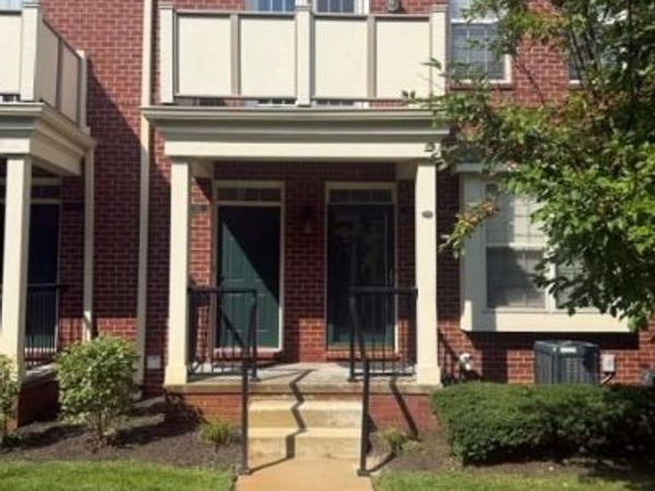1111 Fountain View Circle , South Lyon, Mi 48178