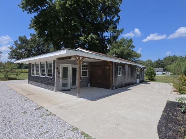 430 S Laughlin Street, Lyons, IN 47443