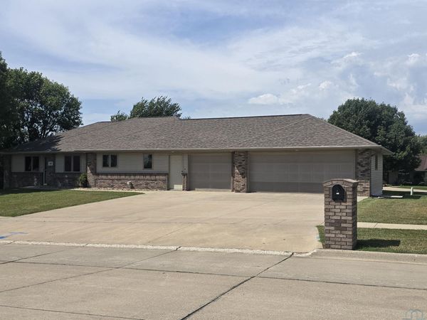 867 Hillcrest Dr. SE, LeMars, IA 51031