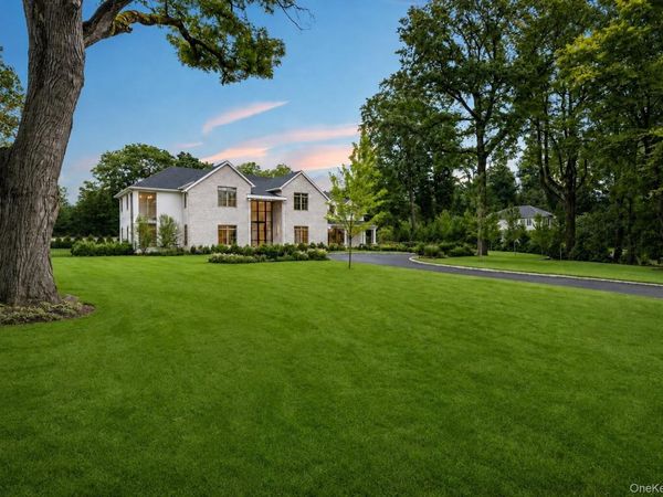 25 W Creek Farms Road , Sands Point, NY 11050
