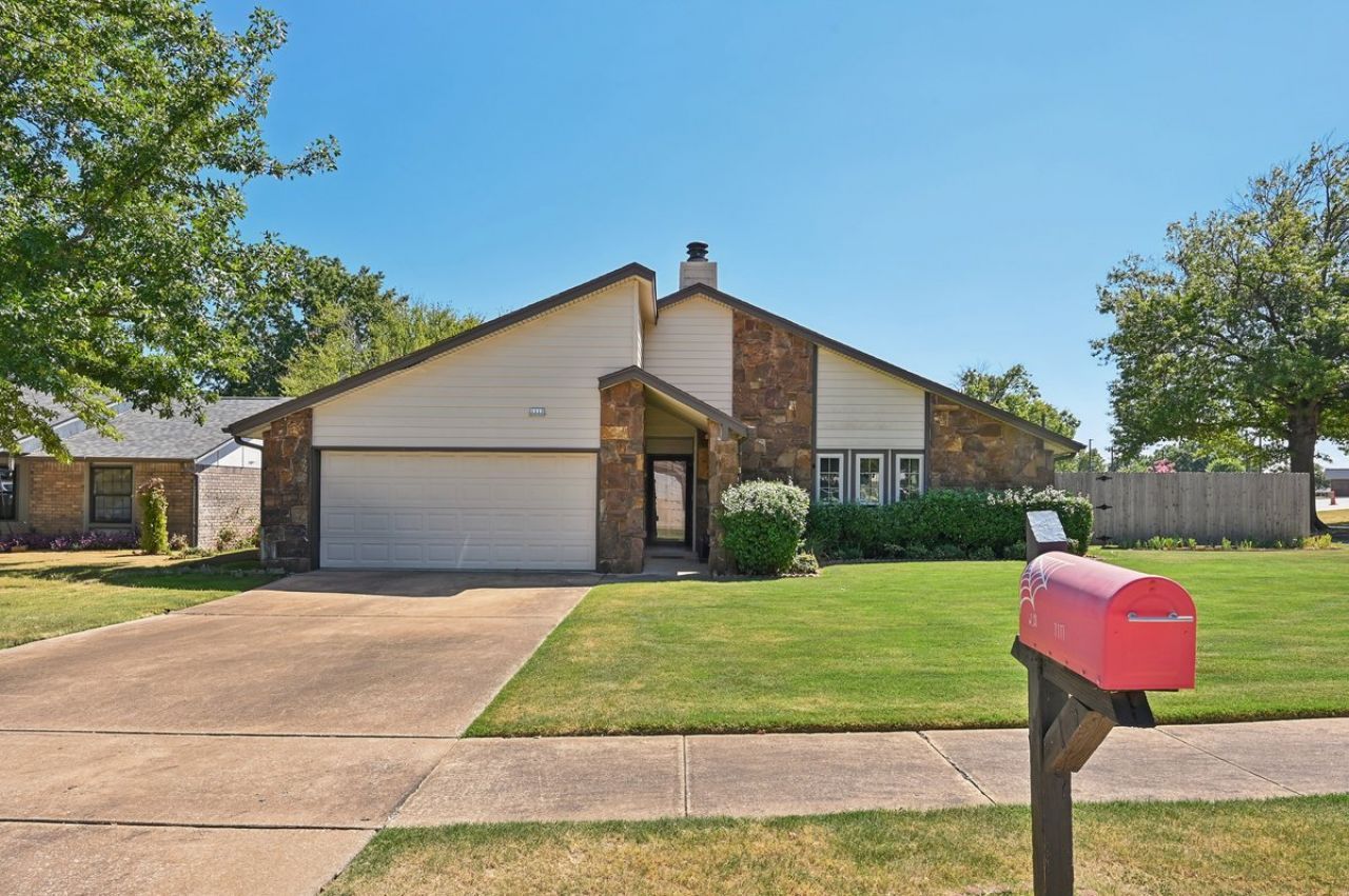 1117 W Vicksburg Place, Broken Arrow, OK 74011 Main Photo