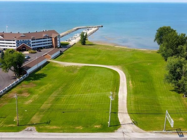1923 E Harbor Road, Port Clinton, OH 43452