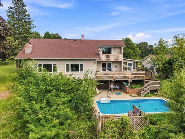 7475 Brookhaven DRIVE, West Bend, WI 53090