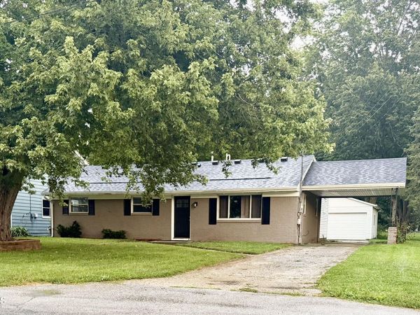 452 Faye Avenue, Bowling Green, OH 43402