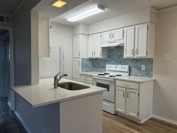 3624 Parkridge Drive , Unit 214, Dallas, TX 75234