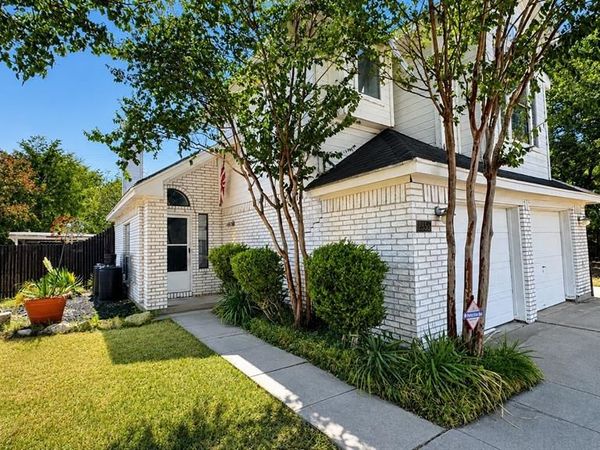 2355 Woodvine Court , Grand Prairie, TX 75052