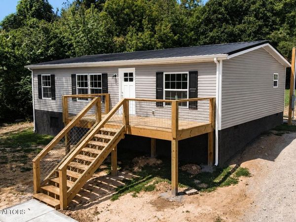902 W Prospect St, LaFollette, TN 37766