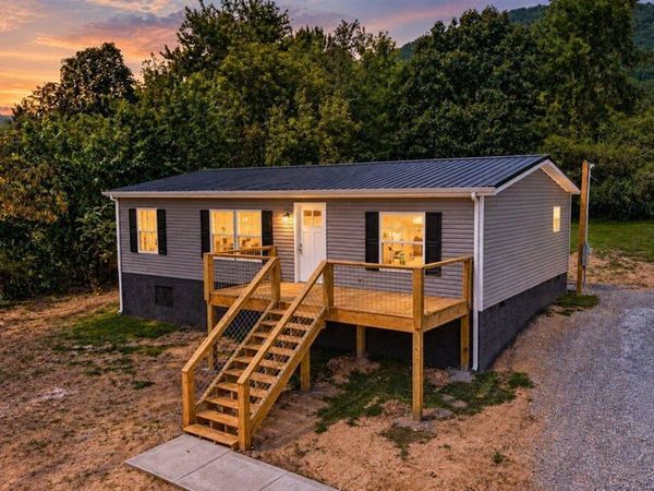 902 W Prospect St, LaFollette, TN 37766