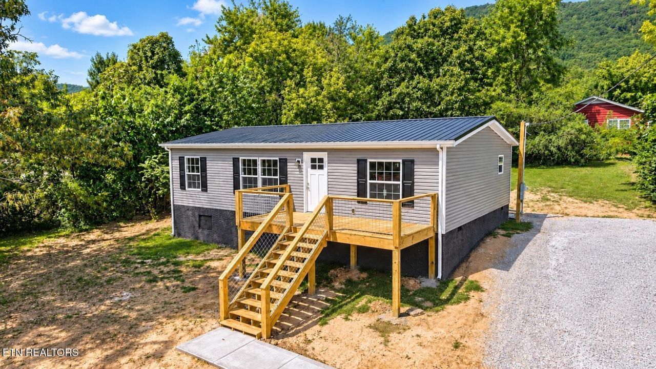 902 W Prospect St, Lafollette, TN 37766 Main Photo
